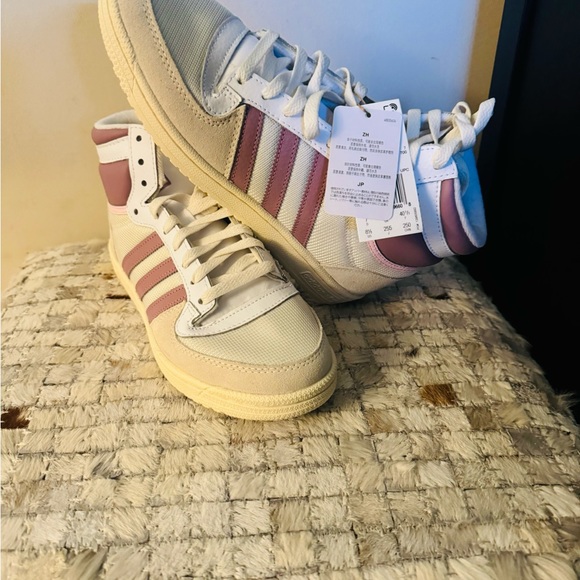 Womens Adidas Magic Mauve New size 8.5 New!! - Picture 2 of 10